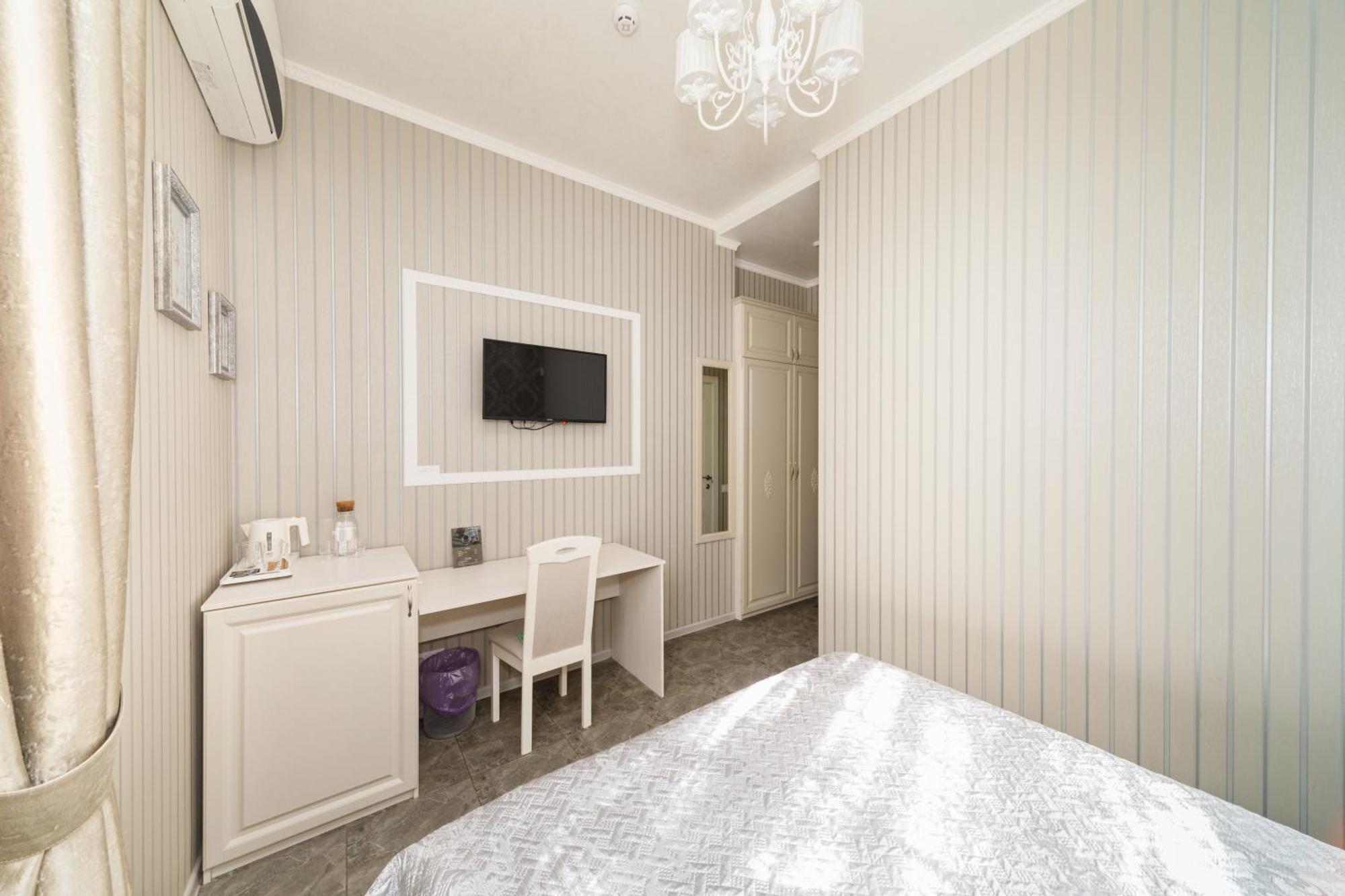L.O.Y Family Hotel Dnipro Ngoại thất bức ảnh