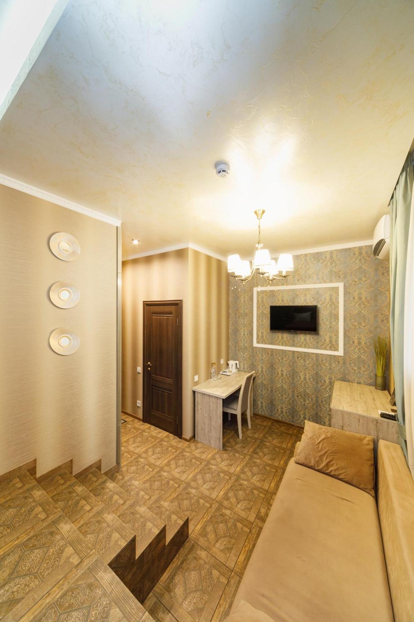 L.O.Y Family Hotel Dnipro Ngoại thất bức ảnh