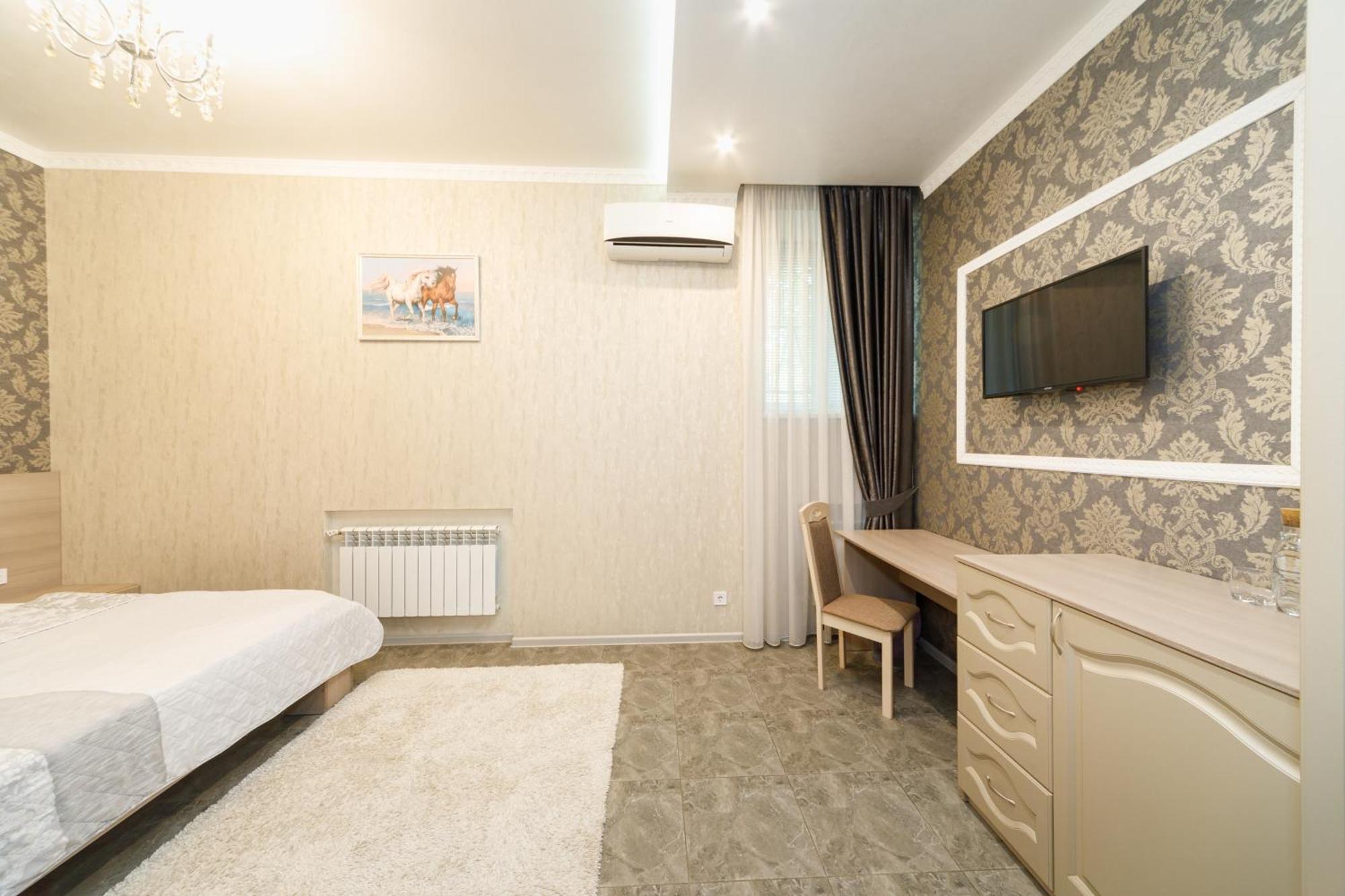 L.O.Y Family Hotel Dnipro Ngoại thất bức ảnh