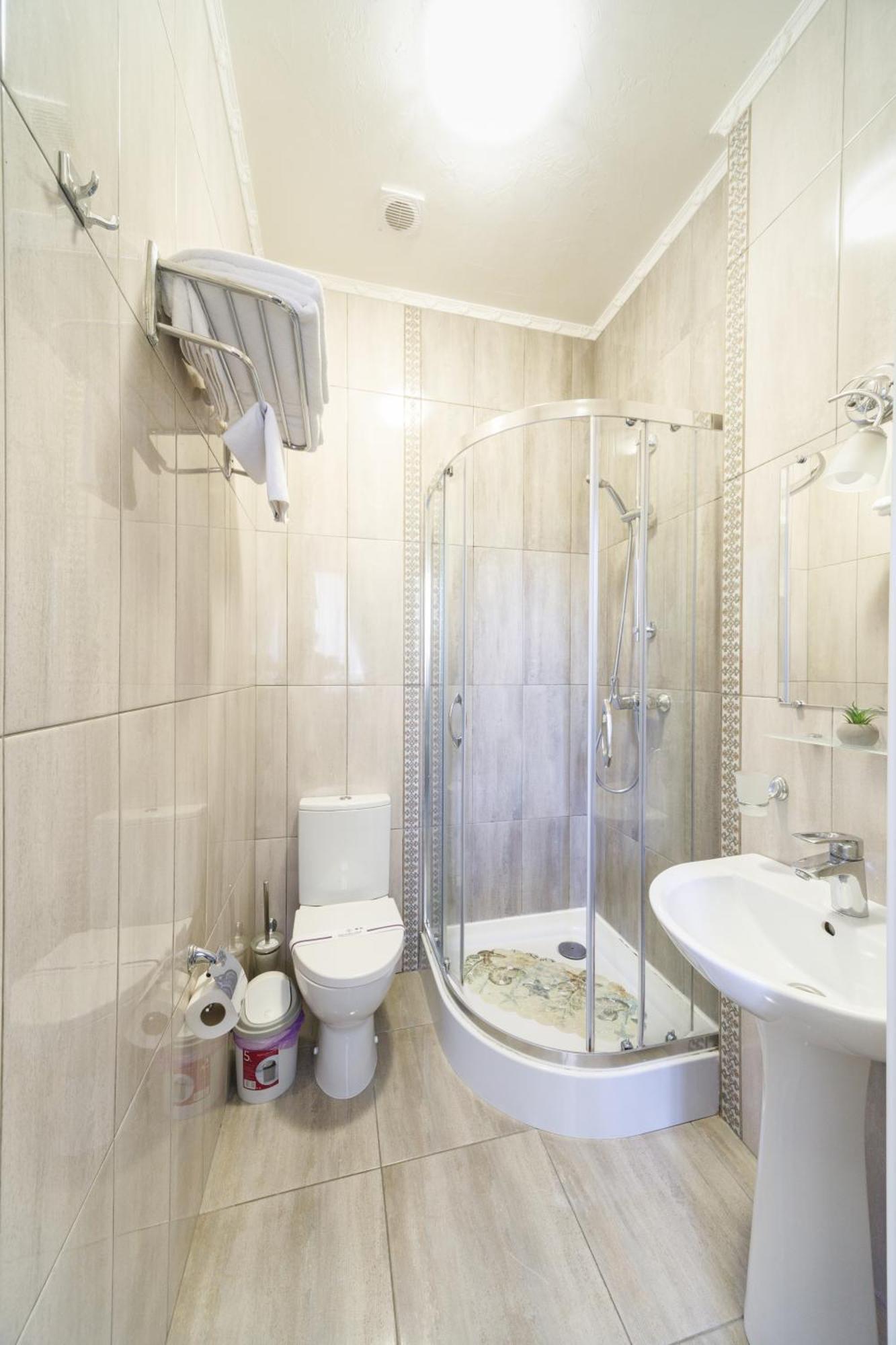 L.O.Y Family Hotel Dnipro Ngoại thất bức ảnh