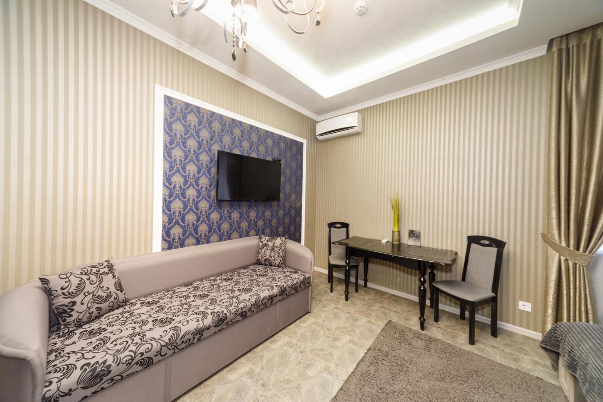 L.O.Y Family Hotel Dnipro Ngoại thất bức ảnh
