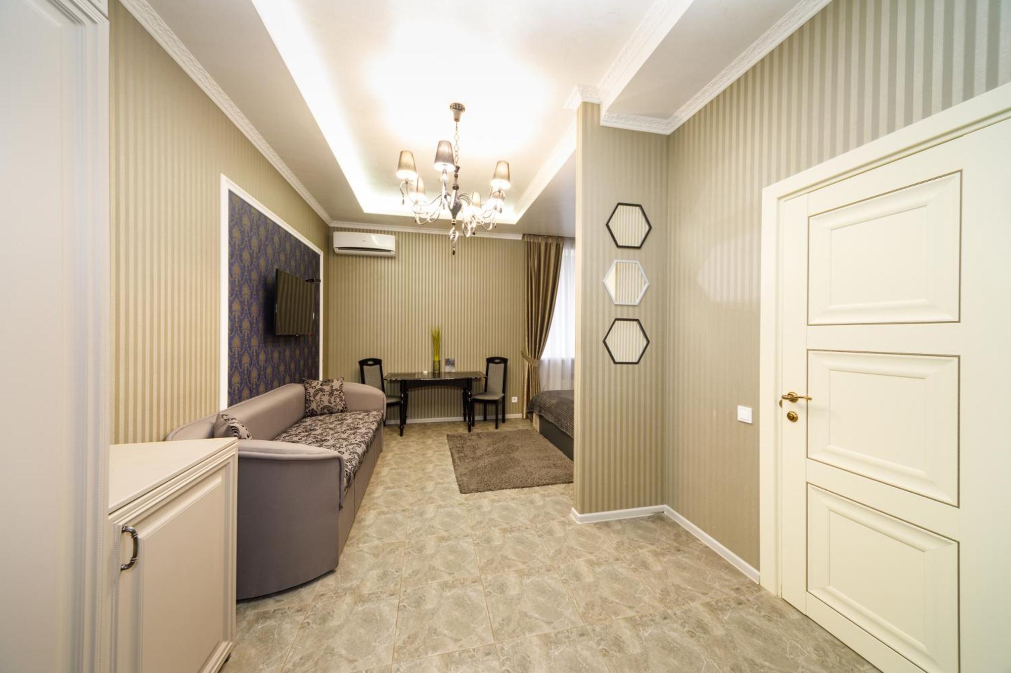 L.O.Y Family Hotel Dnipro Ngoại thất bức ảnh