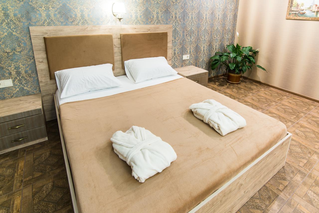 L.O.Y Family Hotel Dnipro Ngoại thất bức ảnh