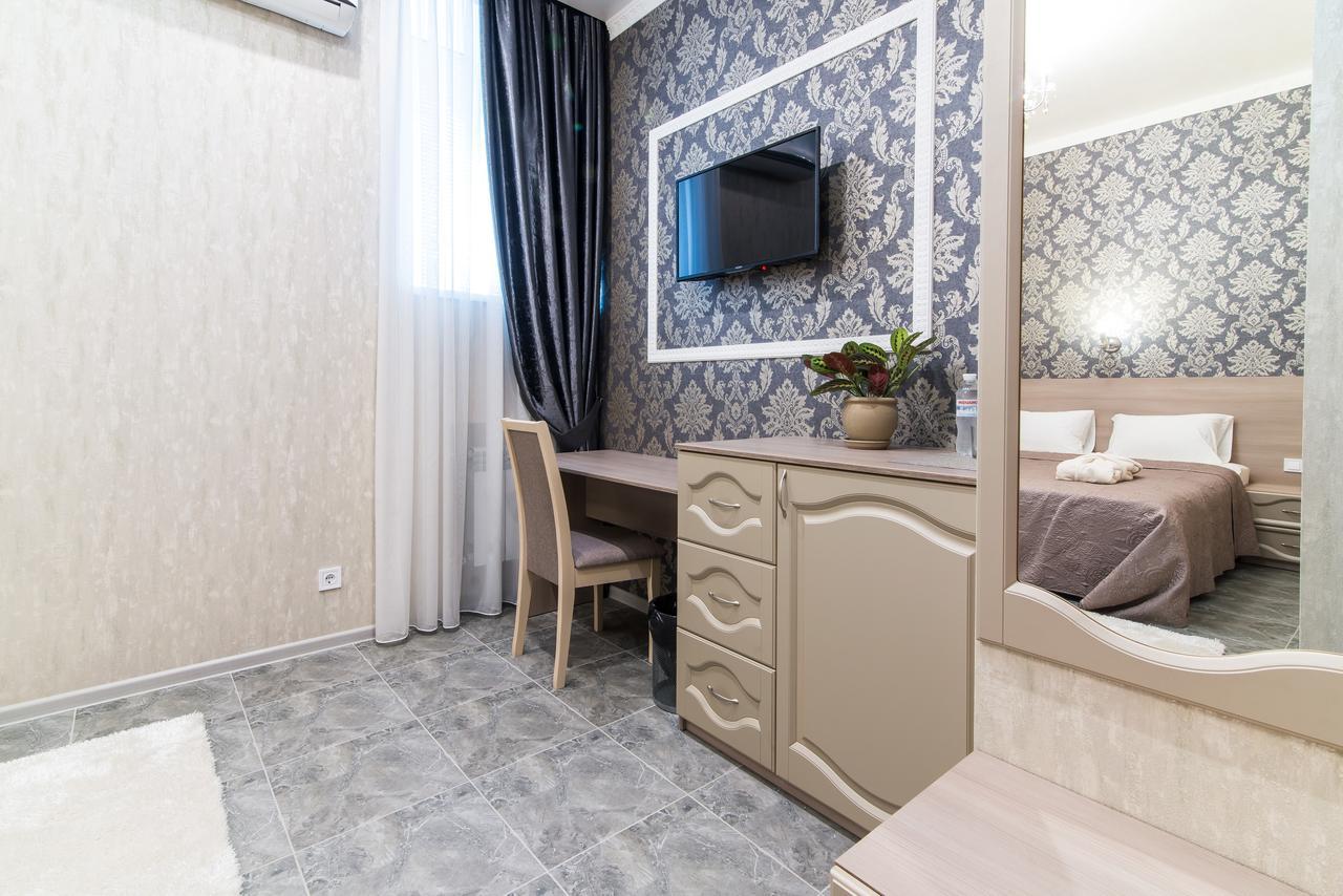 L.O.Y Family Hotel Dnipro Ngoại thất bức ảnh