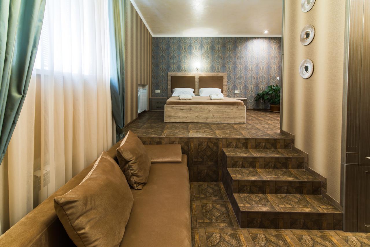 L.O.Y Family Hotel Dnipro Ngoại thất bức ảnh
