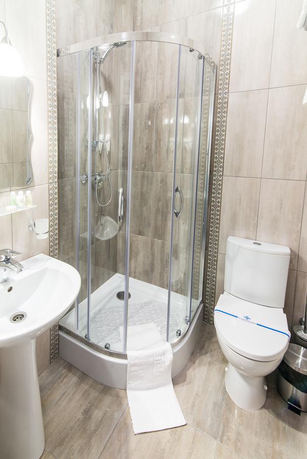 L.O.Y Family Hotel Dnipro Ngoại thất bức ảnh