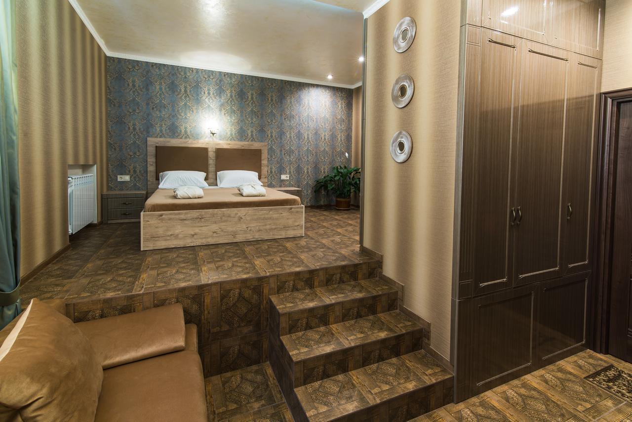 L.O.Y Family Hotel Dnipro Ngoại thất bức ảnh